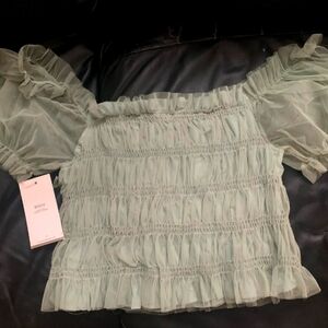 I'm selling this cute top Never been worn we can meet up in public place